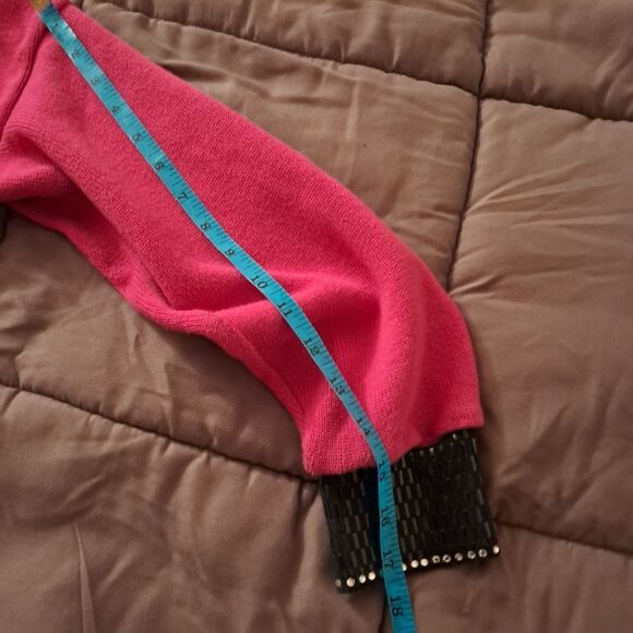 Chic Pink Sweater with Black Accents Women's Large - Picture 10 of 11